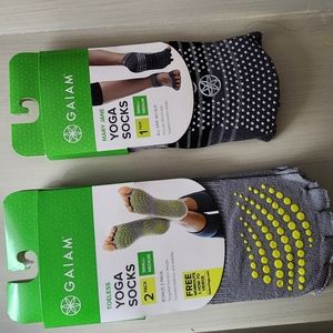 3 pairs sm/med Gaiam yoga socks